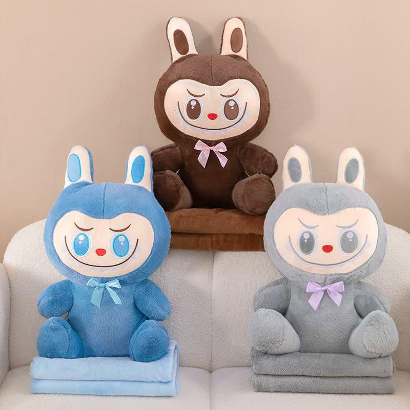 peluche labubu  con manta