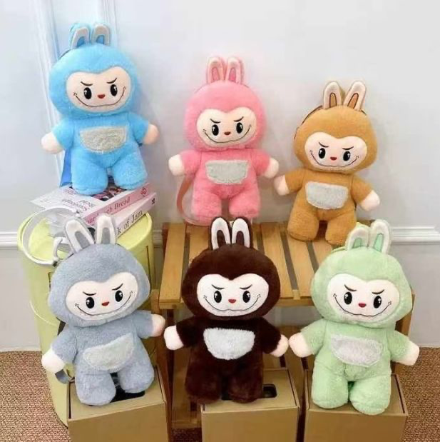 mochila labubu peluche